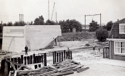 847657 Gezicht op de aanleg van het spoorwegviaduct over de Cartesiusweg aan de kopse zijde van de St.-Josephlaan te ...